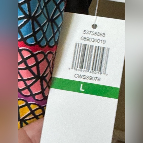 CLEAN-WATER ONE PIECE SWIMSUIT. ADJUSTABLE HALTER NECK. BUILT IN BRA. FLATTERING - Picture 4 of 13